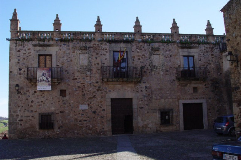 Las Veletas Palacio y Apartamento Turístico Montesol en Cáceres